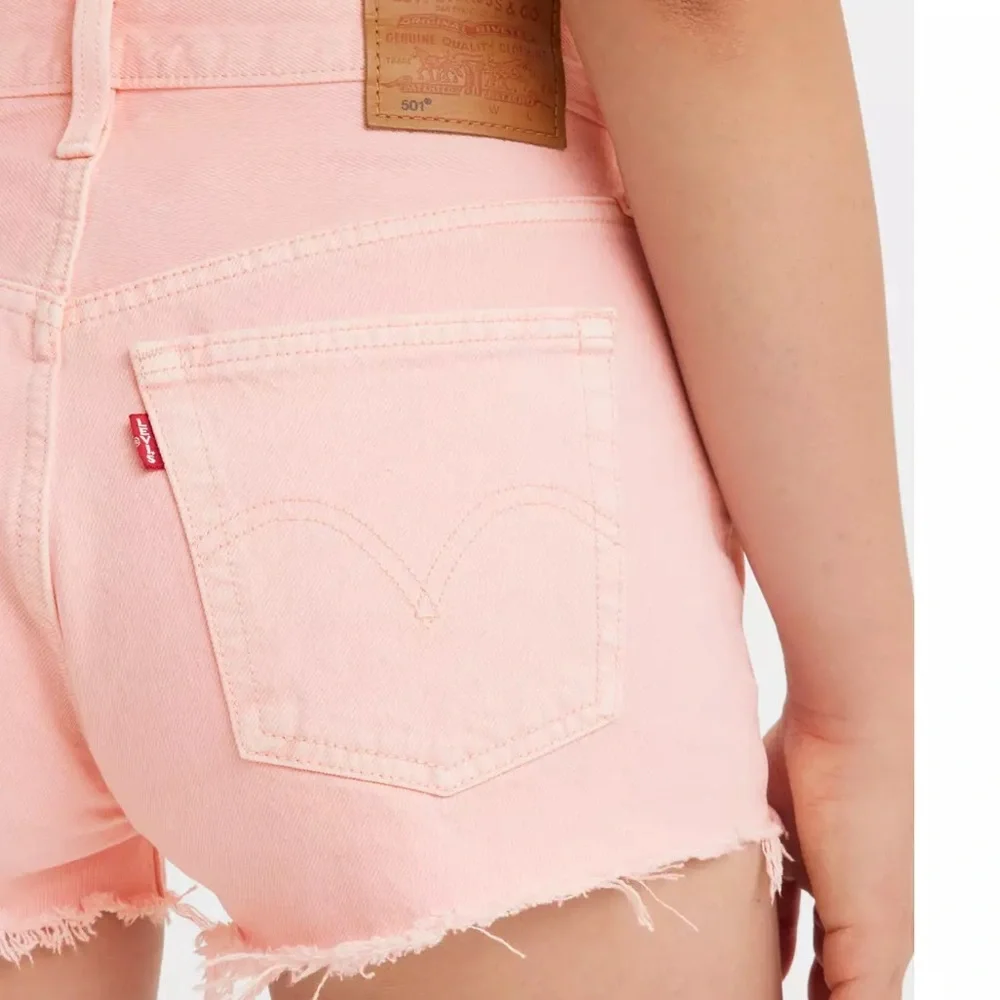 NWT Levi’s 501 High Rise Pink Denim Shorts Size 26 - Picture 4 of 8